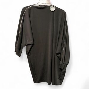 Rosianna black cover up with zipper top 
Women’s xxxl
